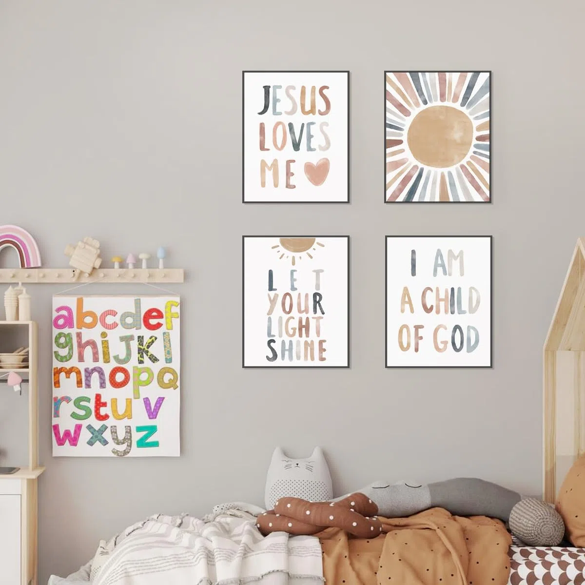 PLKMN 'Jesus Loves Me' wydruki ścienne, dziecko Boże, inspirujące wersety biblijne boho słońce dekoracja do pokoju dziecięcego pokoju dziecięcego, prezenty dla dzieci, 25 x 20 cm, zestaw 4 szt.,